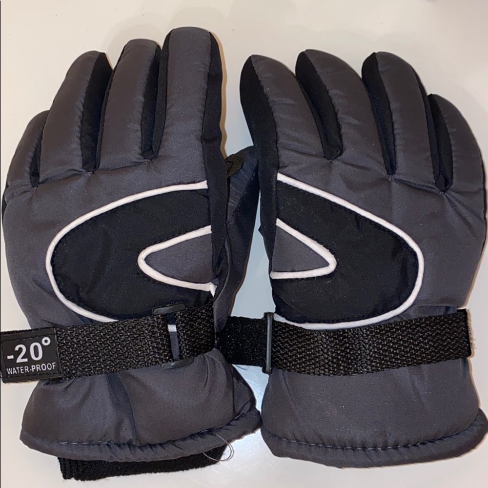 KIDS’ SNOW MITTENS